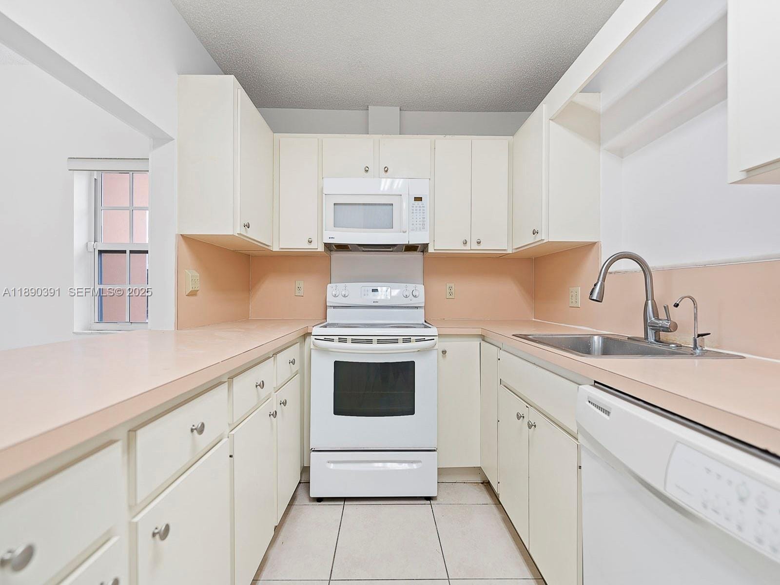 911 E 14th Place, Hialeah, FL 33010 photo 14