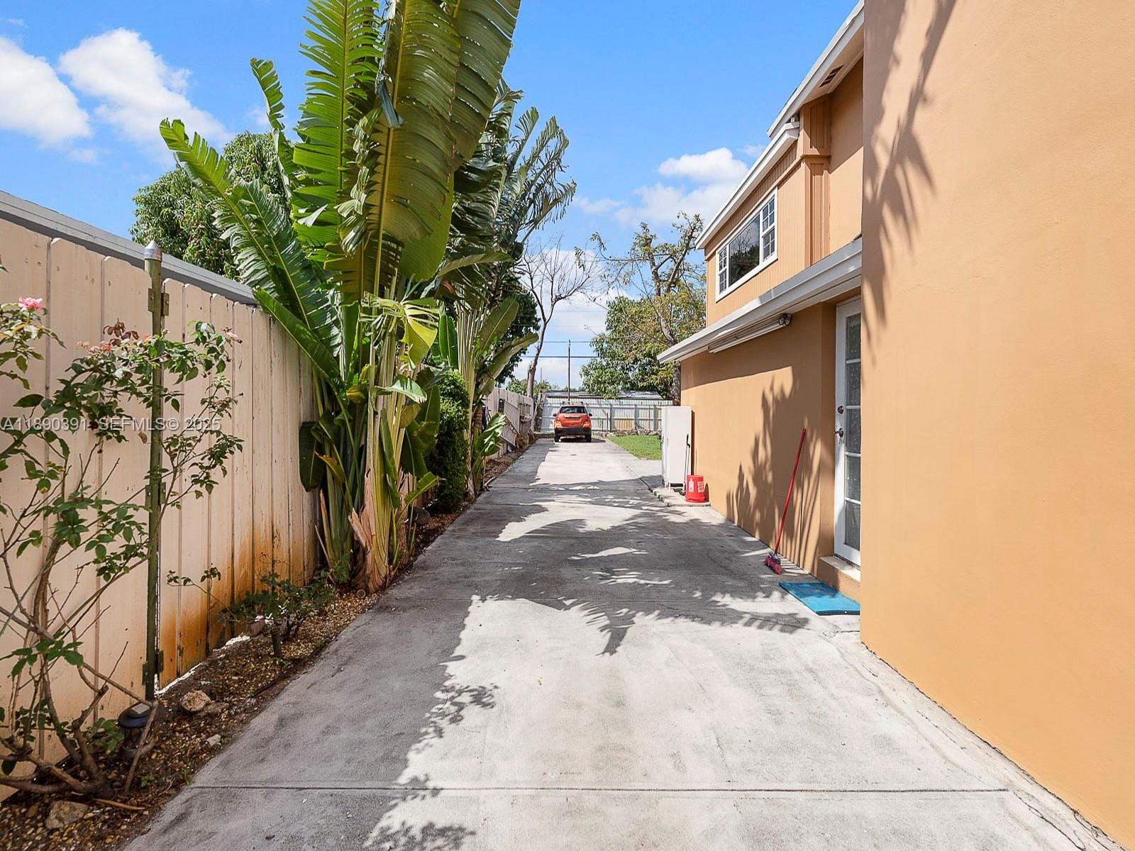 911 E 14th Place, Hialeah, FL 33010 photo 3
