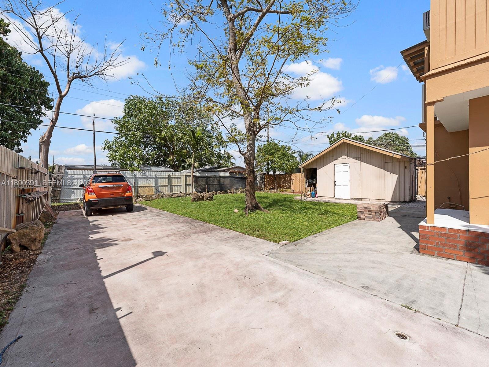911 E 14th Place, Hialeah, FL 33010 photo 4