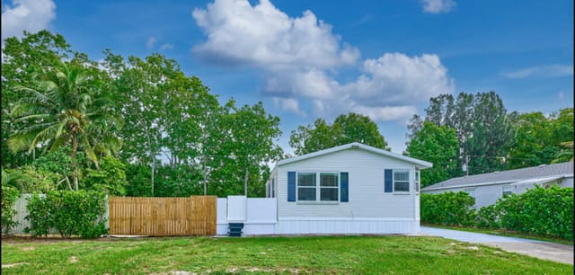 7359 SE Eagle Avenue, Hobe Sound, FL 33455