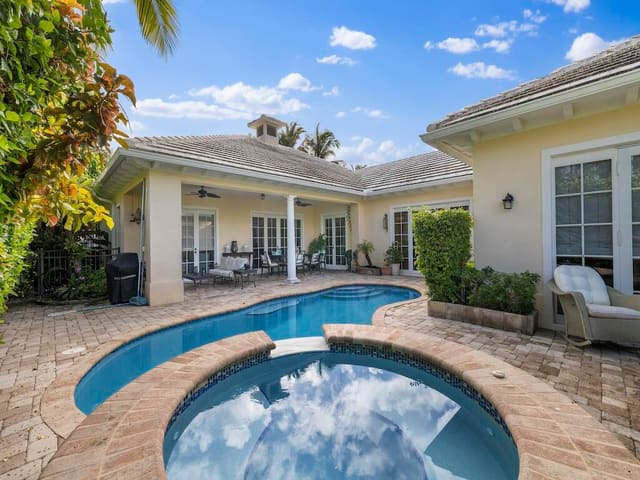 6585 Martinique Way, sold in The Antilles Subdivision, Vero Beach, FL