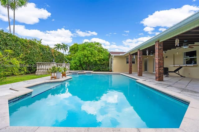 14263 SW 76th Street, sold in Kendale Lakes Sec Eight, Miami, FL