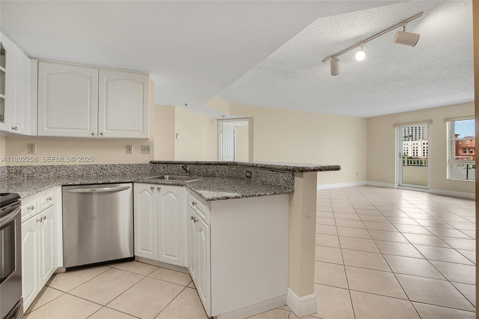 2351 Douglas Road 604 — photo 10