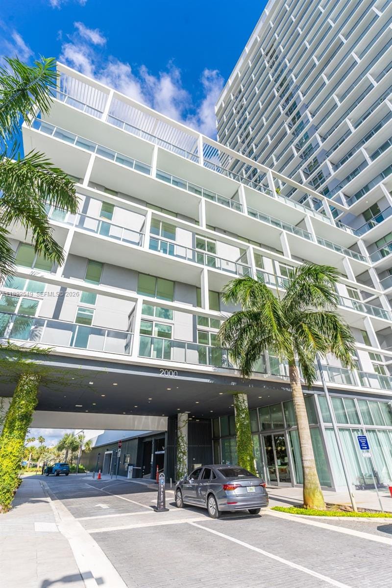 2000 Metropica Way 2001 — photo 3