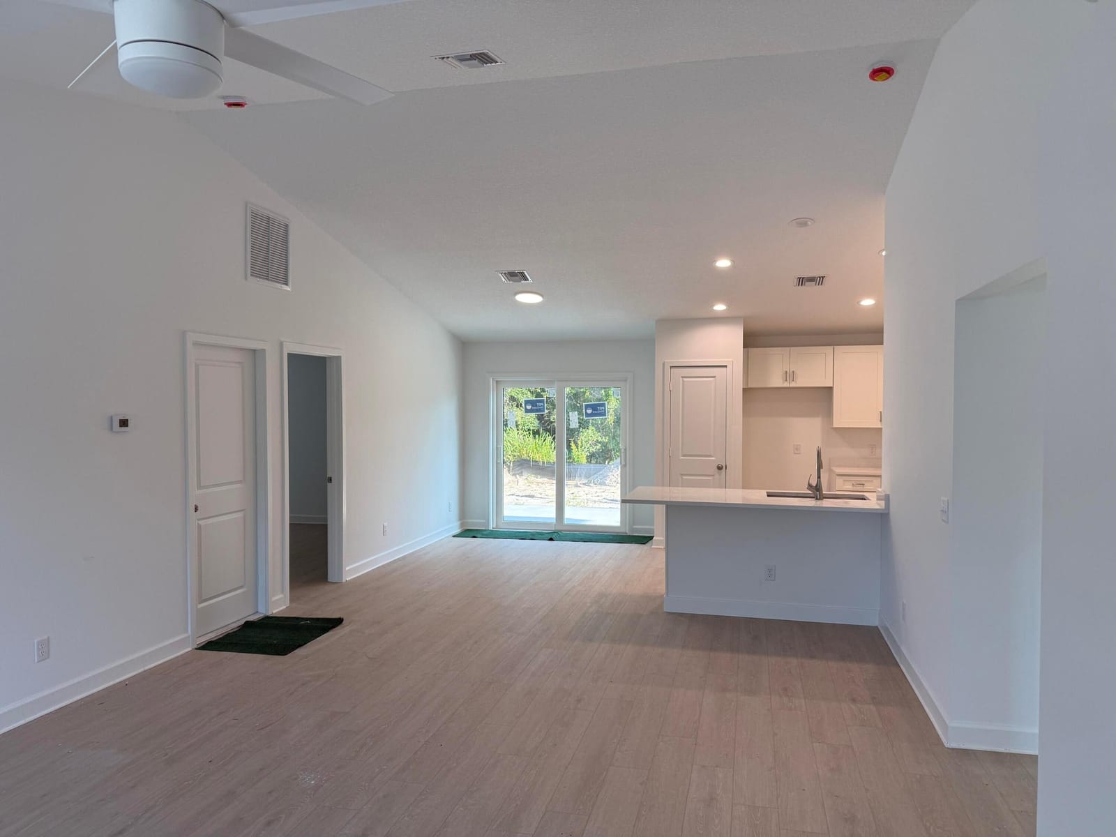 726 SW 18th Place — photo 6