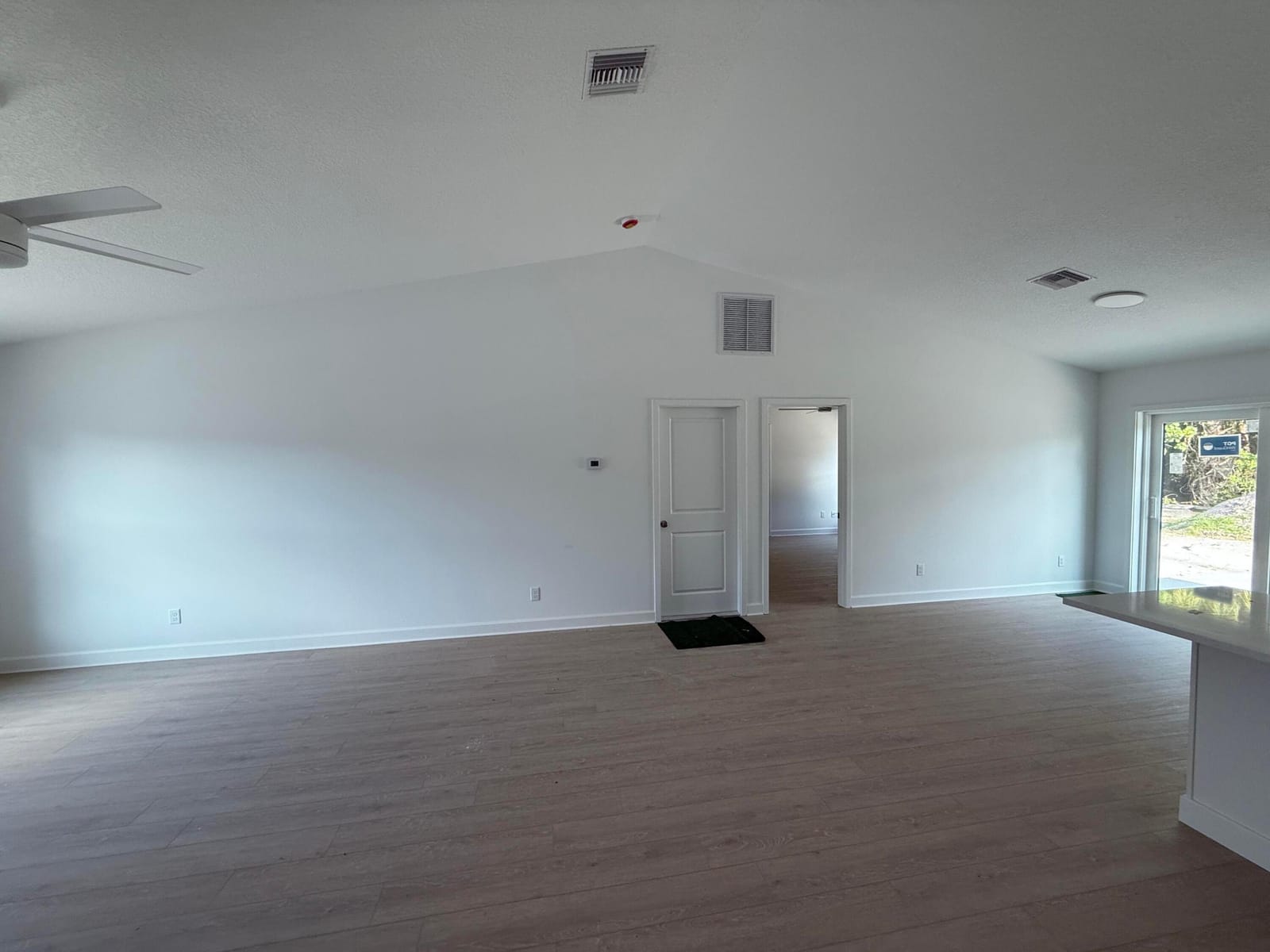 726 SW 18th Place — photo 7