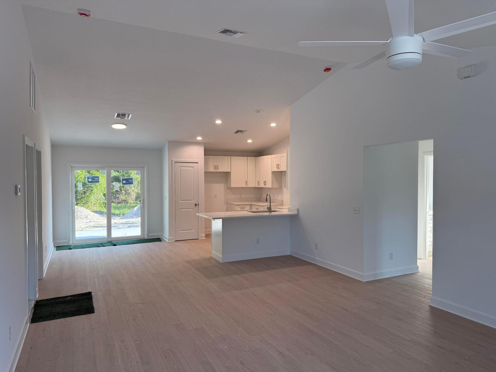 726 SW 18th Place — photo 8