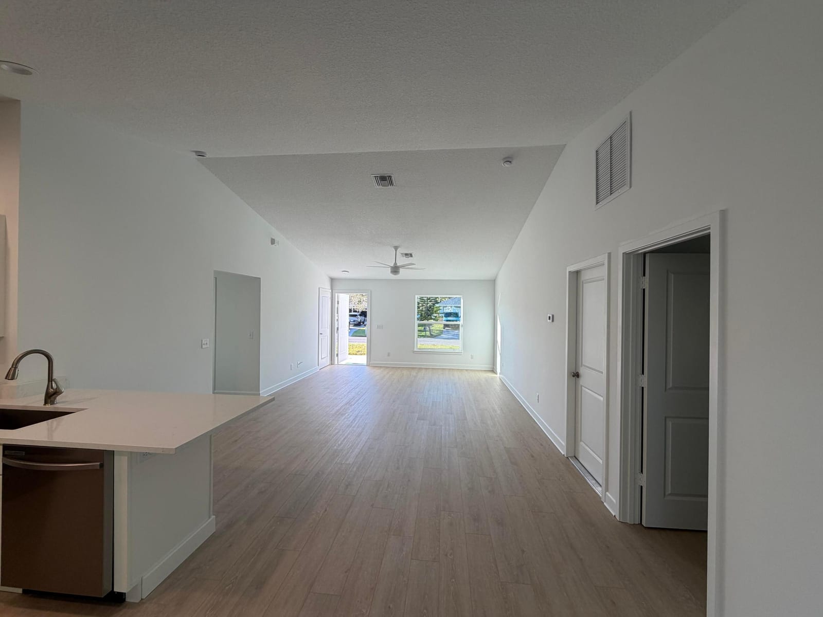726 SW 18th Place — photo 9