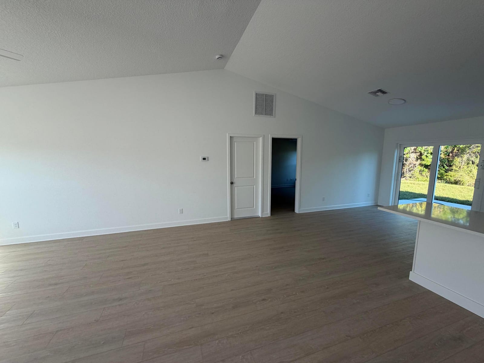 726 SW 18th Place — photo 10