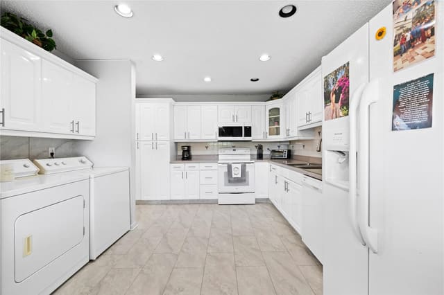 1621 NW 20th Avenue 203, sold in Pines Of Delray, Delray Beach, FL