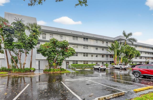 106 Royal Park Drive 4C, Oakland Park, FL 33309