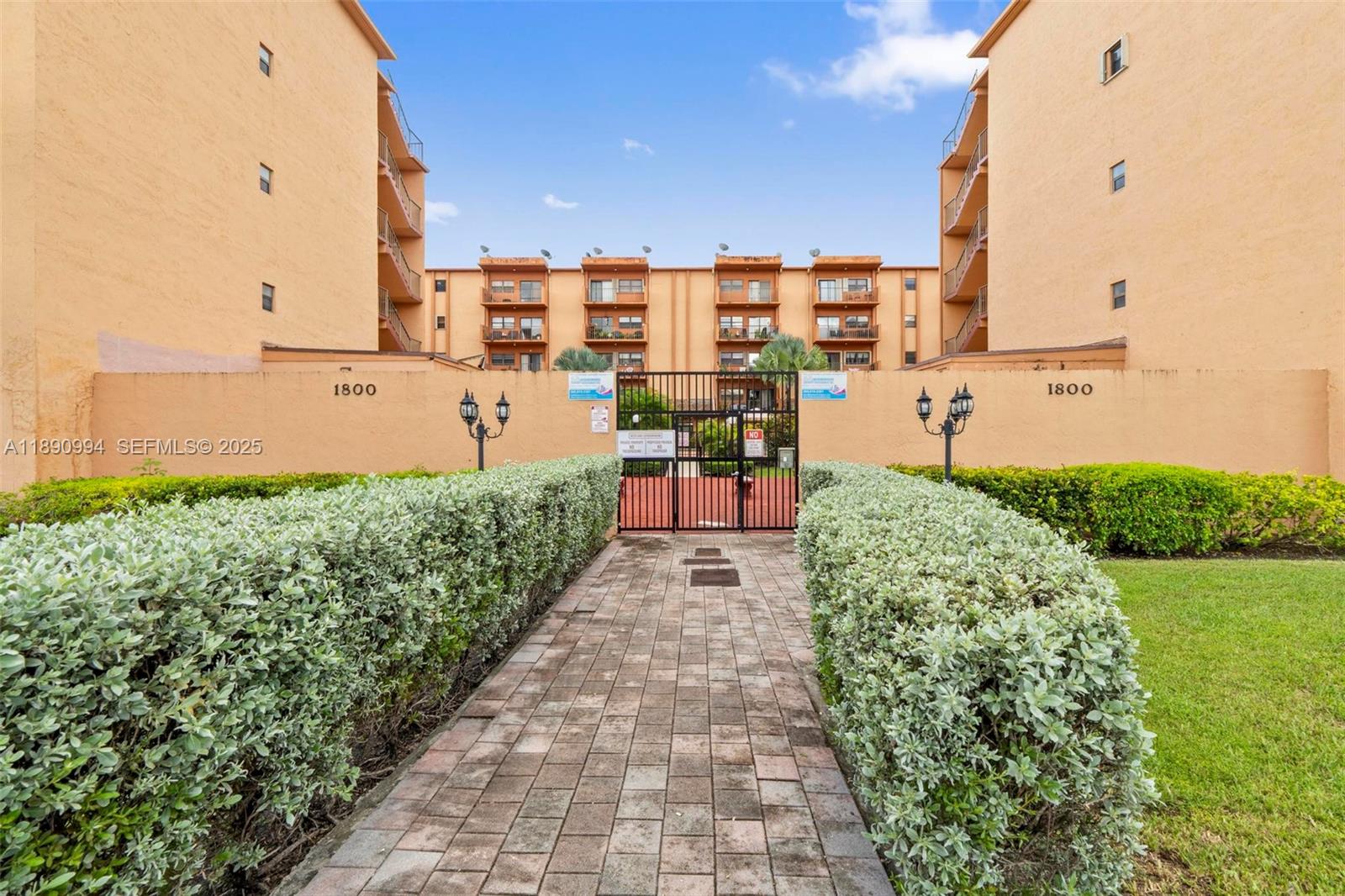 1800 W 54th Street 109, Hialeah, FL 33012, Hialeah