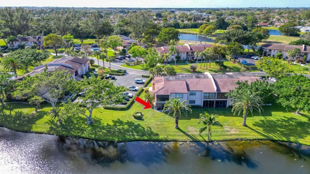 9289 Vista Del Lago G, sold in Pines Of Boca Lago Condo, Boca Raton, FL
