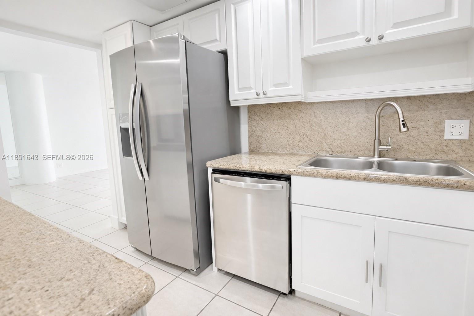 5005 Collins Avenue 823 — photo 9