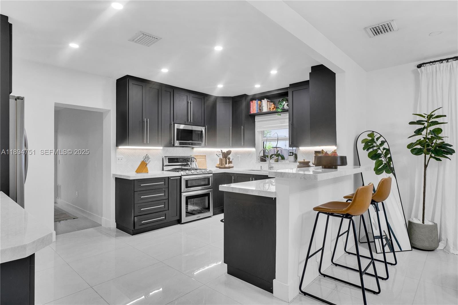 430 Cardinal Street, Miami Springs, FL 33166 photo 2