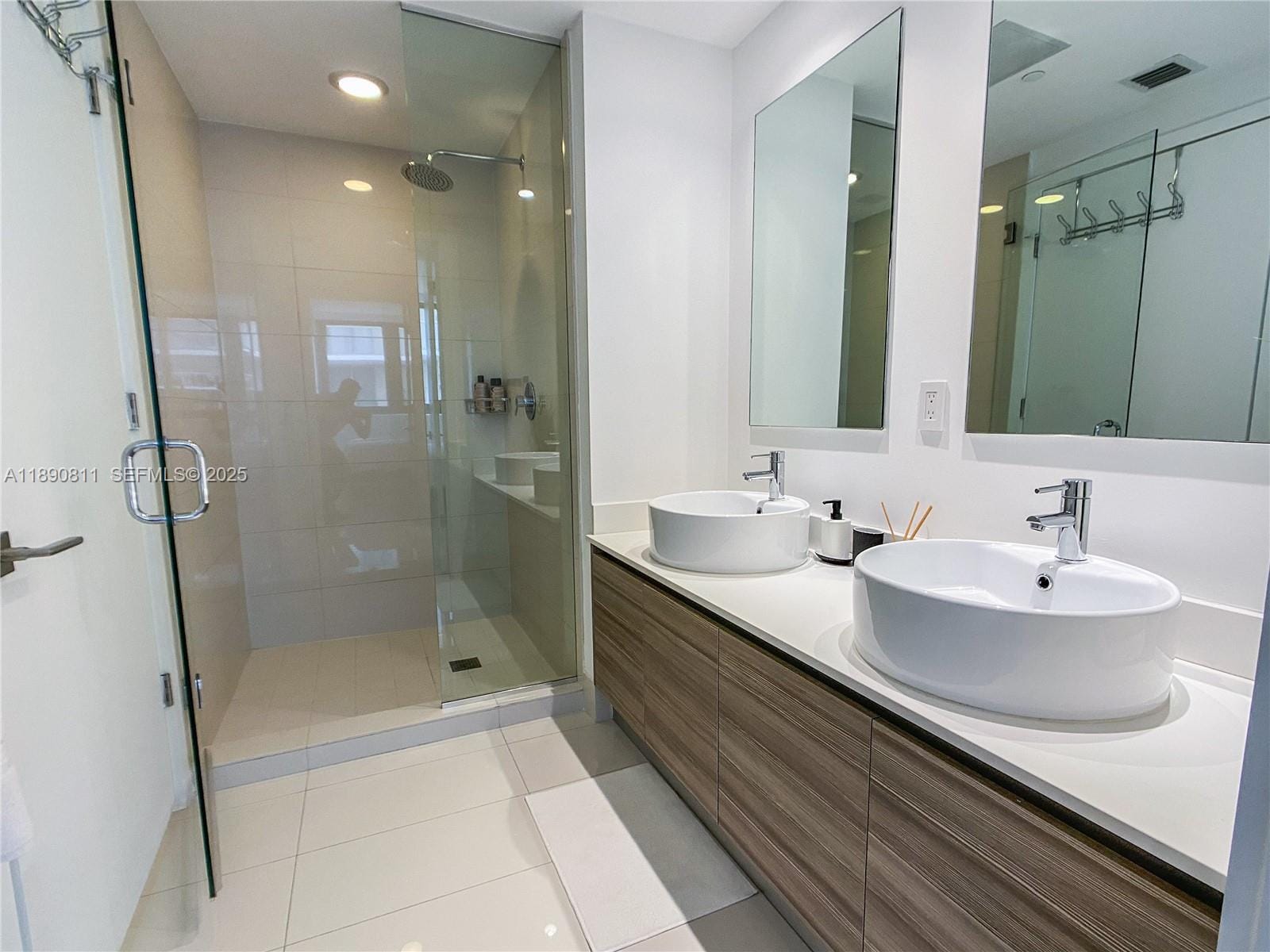 121 NE 34th Street 908, Miami, FL 33137 photo 11