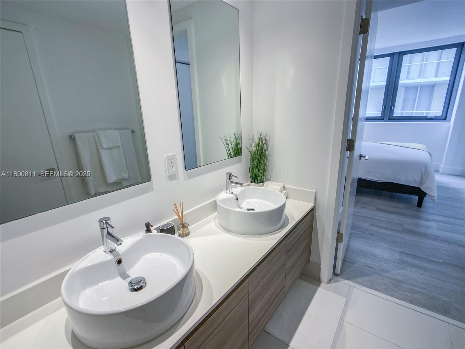 121 NE 34th Street 908, Miami, FL 33137 photo 12