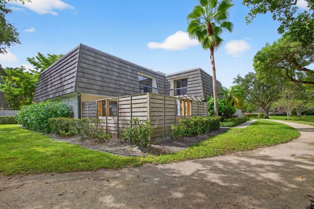 411 4th Terrace, Palm Beach Gardens, FL 33418
