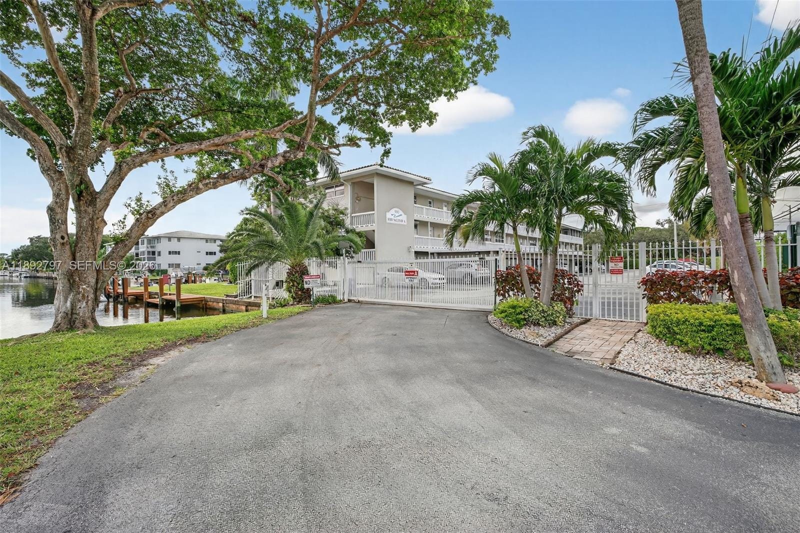 900 SW 12th Street 305 — photo 11