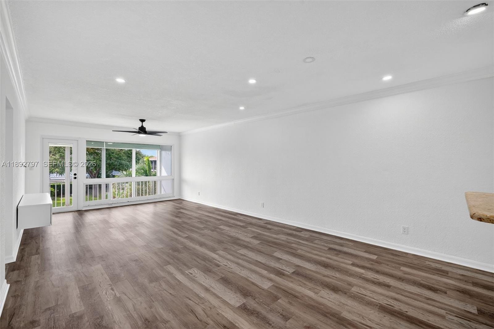 900 SW 12th Street 305 — photo 8