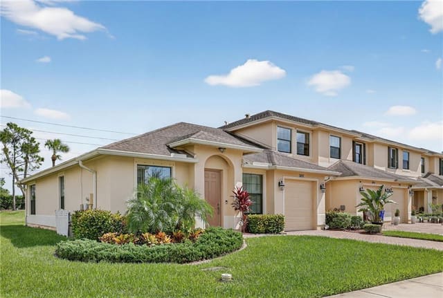 9897 E Villa Circle, sold in Verona Trace Sub & The Villas At Verona Trace, Vero Beach, FL
