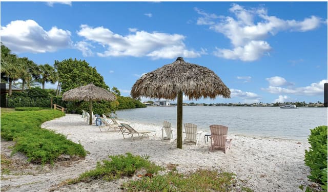 200 Scotia Drive 305, sold in Hypoluxos Mariners Cay Condo, Hypoluxo, FL