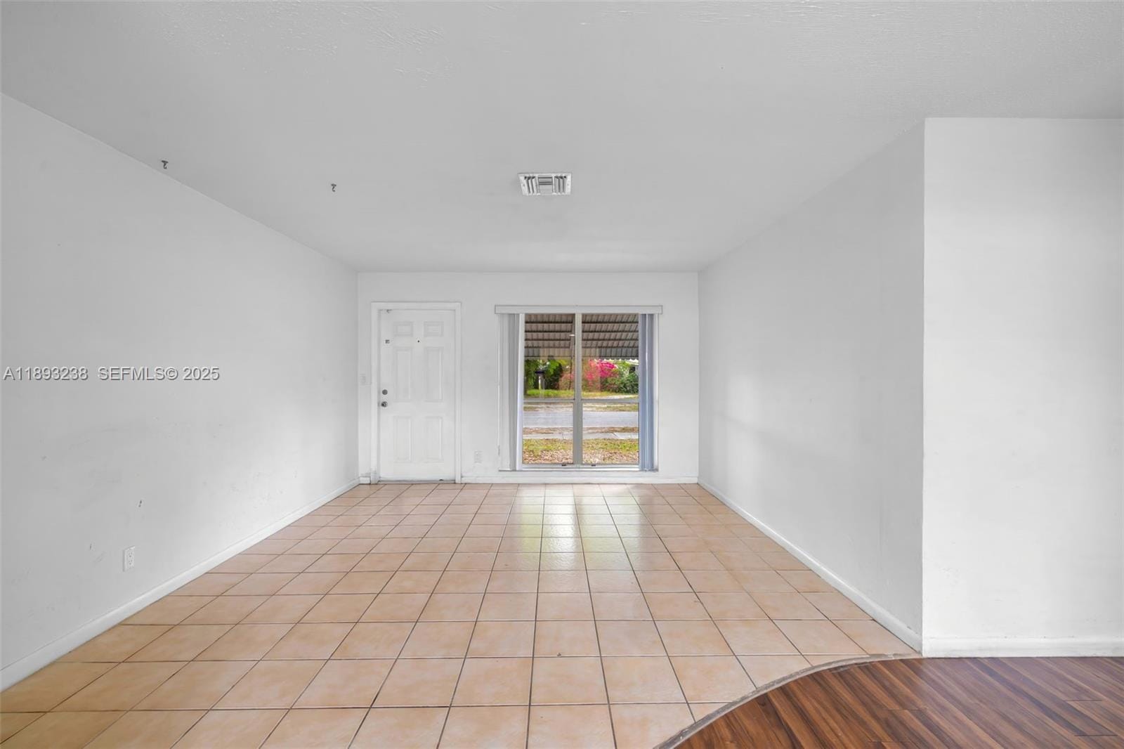1920 N 66th Avenue — photo 10