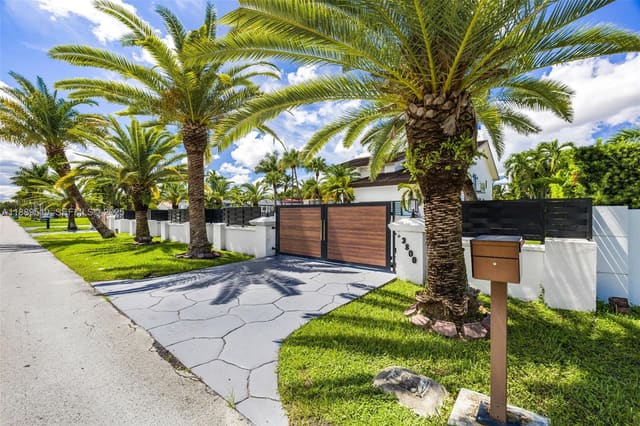 3800 SW 128th Avenue, sold in J G Heads Farms Unit A, Miami, FL
