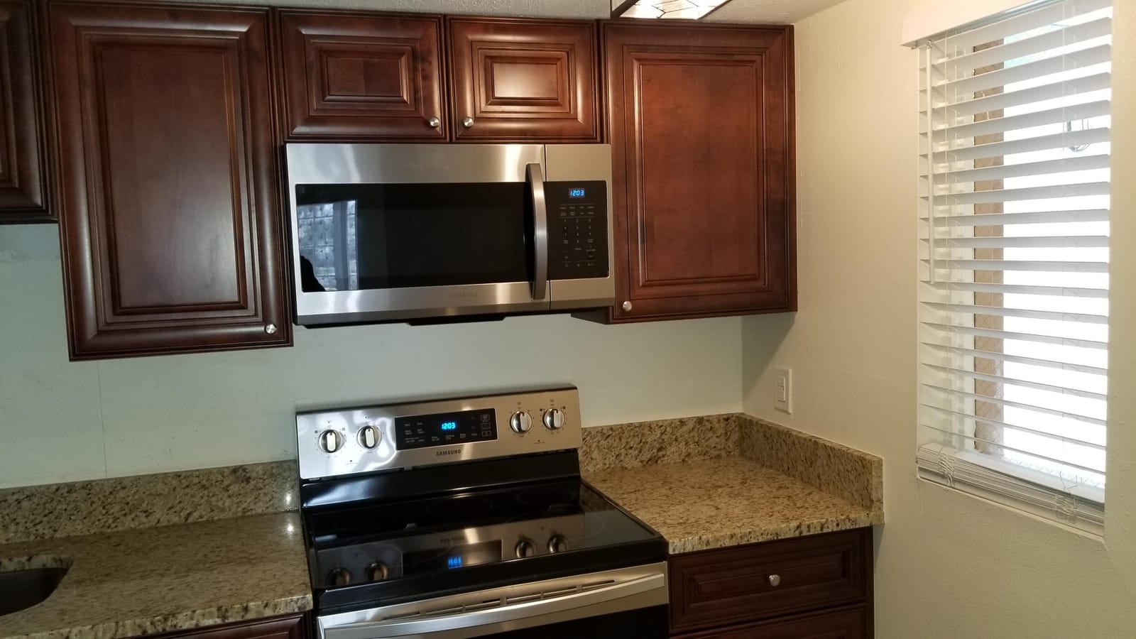 1516 SE Royal Green Circle G-103 — photo 2