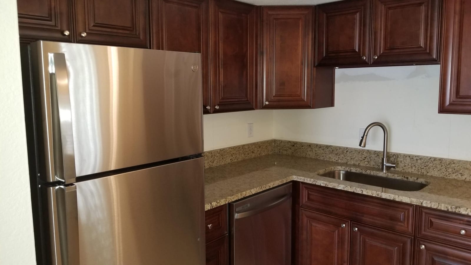 1516 SE Royal Green Circle G-103 — photo 3