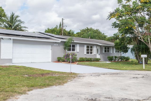 2479 Pinecrest Court, sold in Model Land Co, West Palm Beach, FL