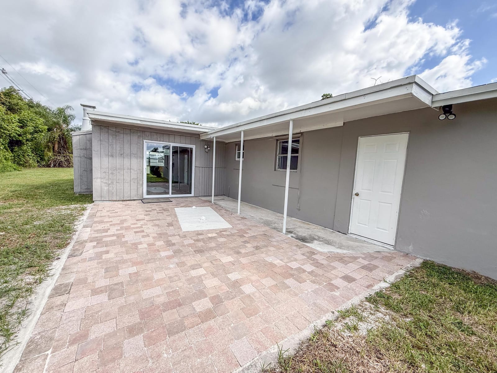 2479 Pinecrest Court, West Palm Beach, FL 33415 photo 2