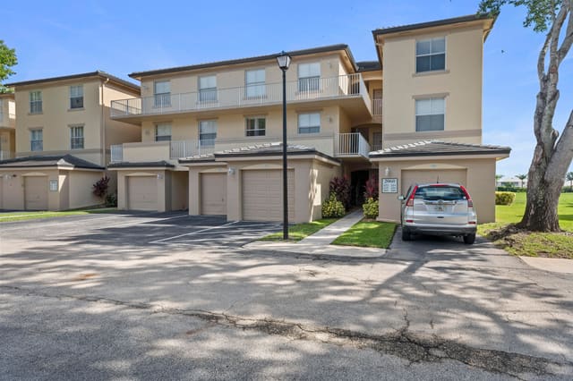 2060 Greenview Shores Boulevard 323, sold in Arissa Place Condo, Wellington, FL