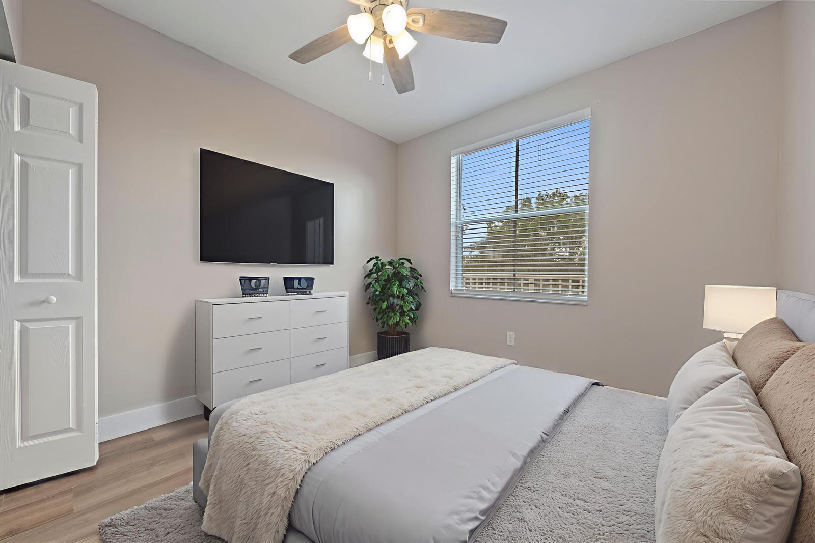 2060 Greenview Shores Boulevard 323, Wellington, FL 33414 photo 6
