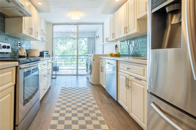 6921 Cypress Road C19, sold in Plantation Royal, Plantation, FL