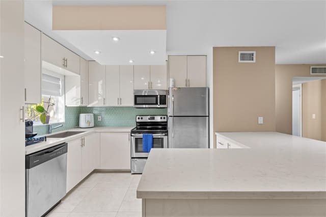 8511 Old Country Manor 408, sold in Alpine Woods, Davie, FL