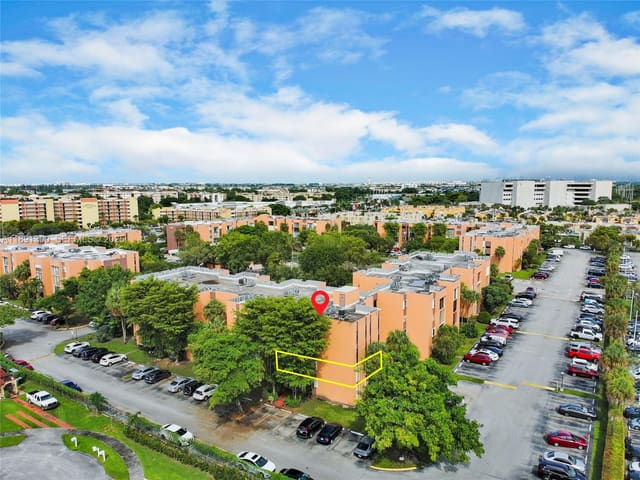 9440 W Flagler Street 201, sold in Versialles Gardens Ii Con, Miami, FL