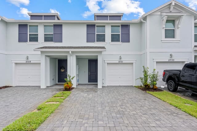 5731 SE Edgewater Circle, sold in Willoughby Townhomes, Stuart, FL