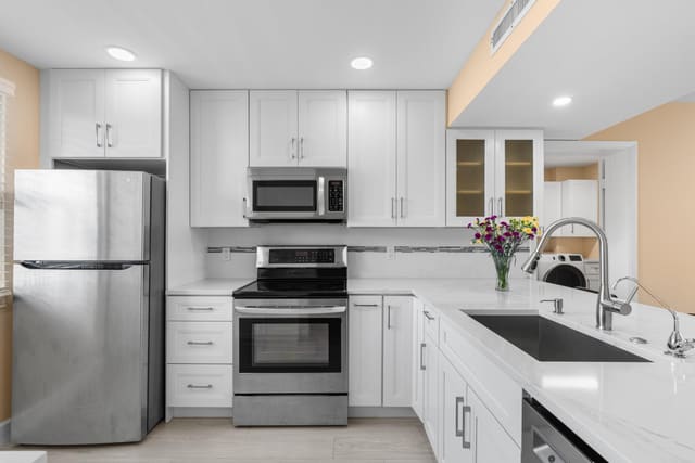 6025 Balboa Circle 406, Boca Raton, FL 33433