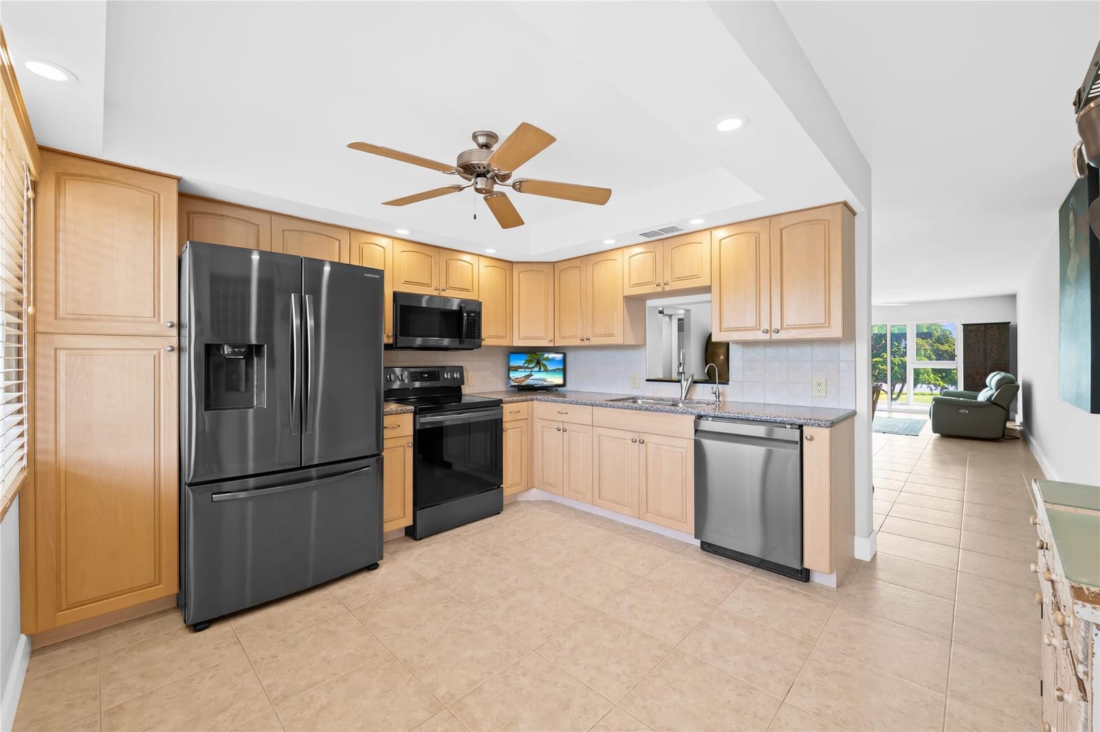 2802 S Victoria Way J3 — photo 2