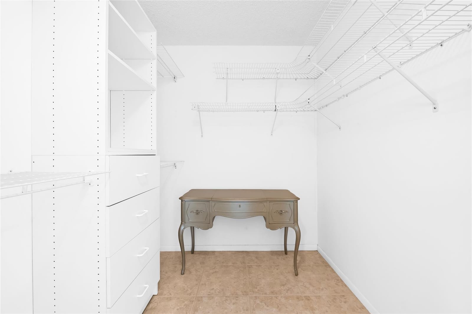 2802 S Victoria Way J3 — photo 9