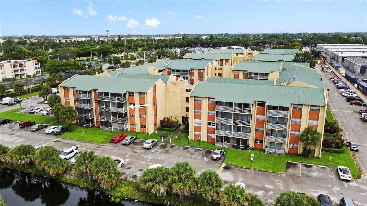 3700 NW 21st Street 301, Lauderdale Lakes, FL 33311