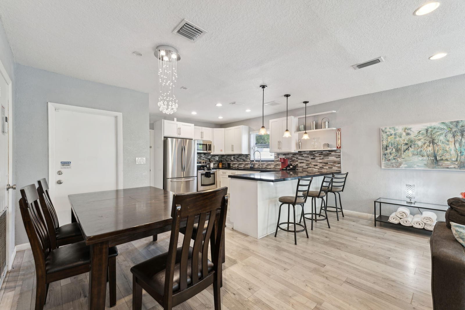 1631 N Andrews Square — photo 11