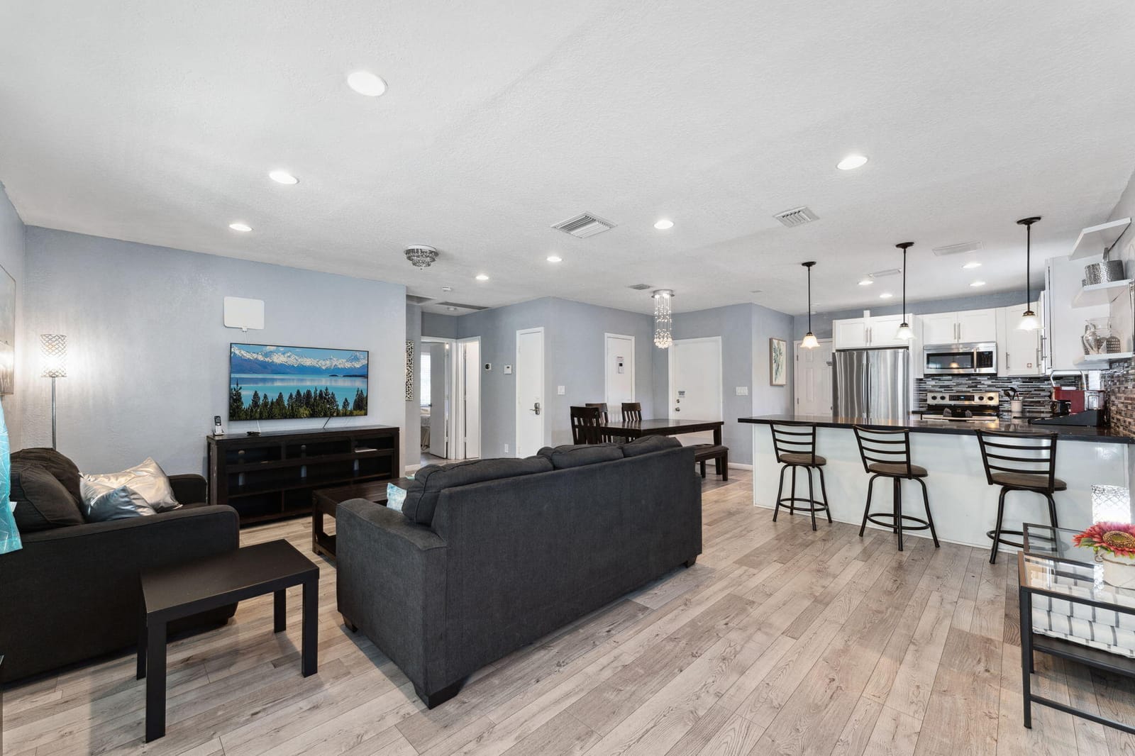 1631 N Andrews Square — photo 4