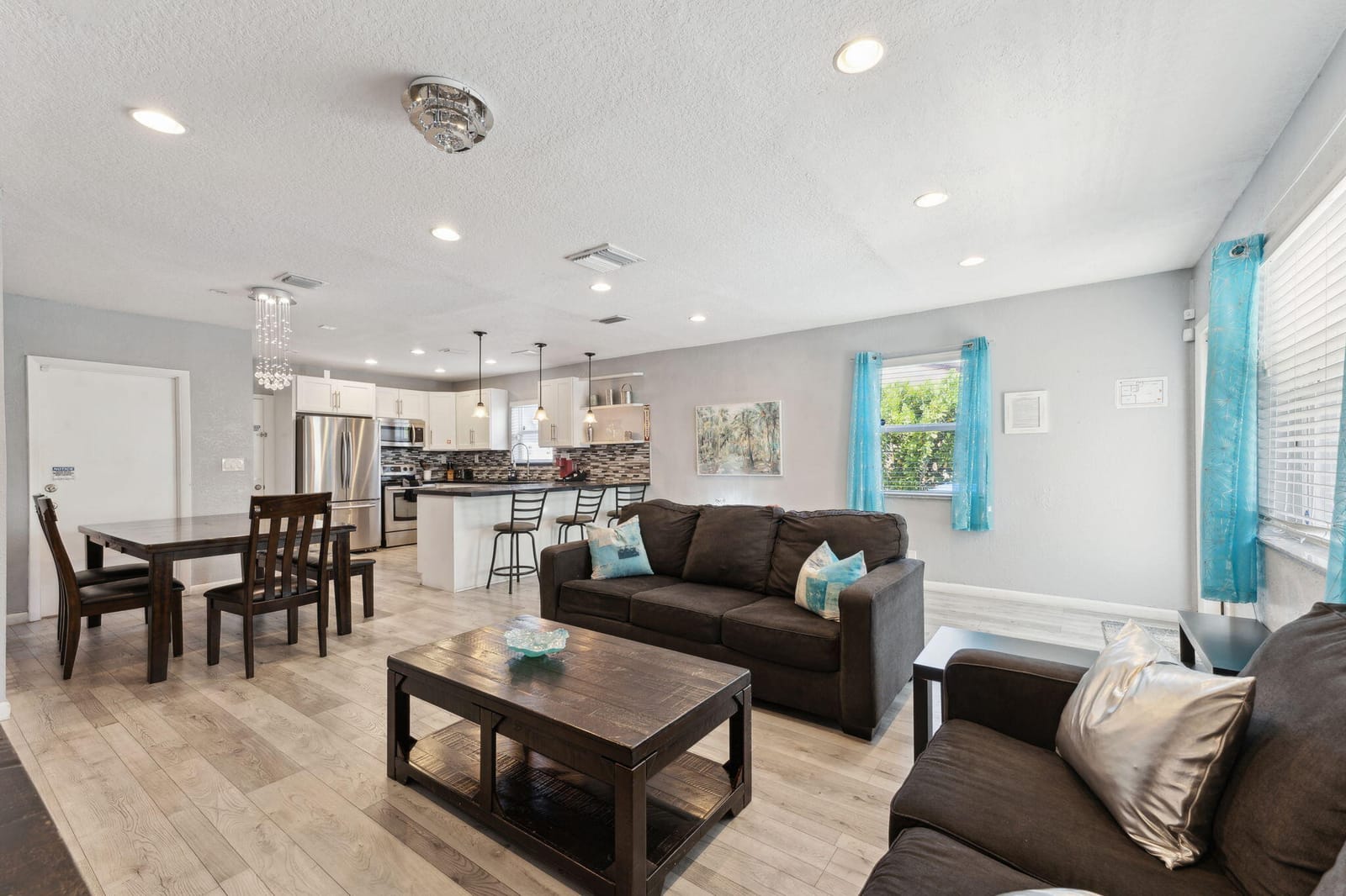 1631 N Andrews Square — photo 5