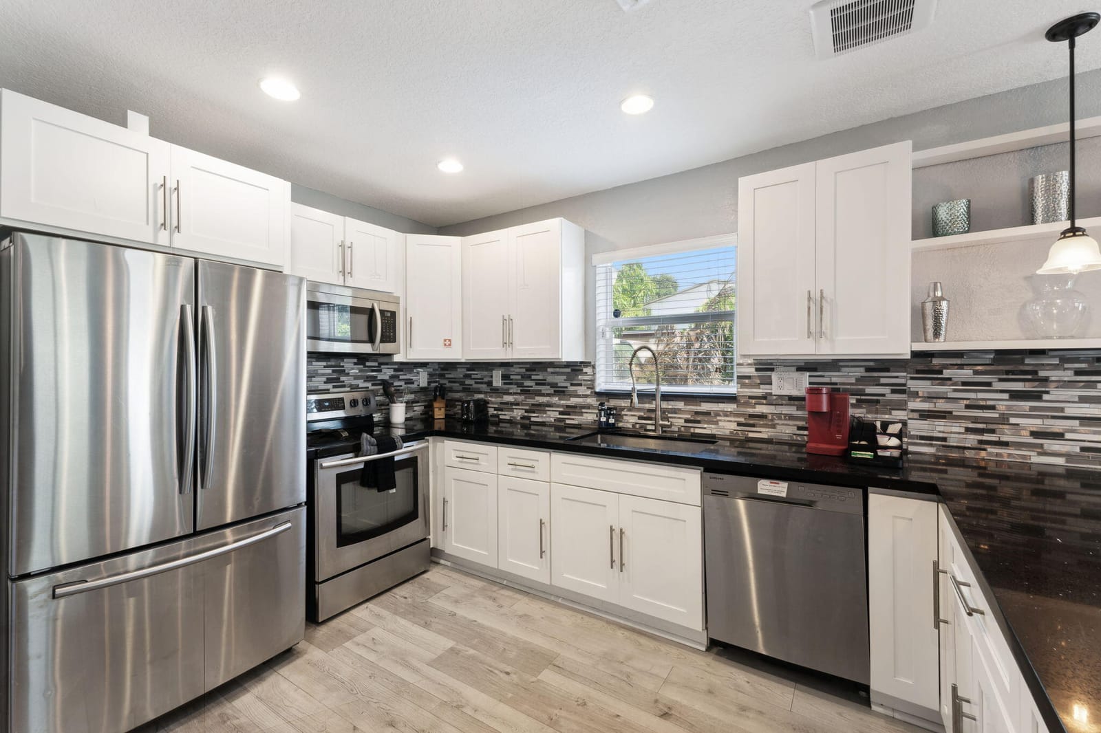 1631 N Andrews Square — photo 8