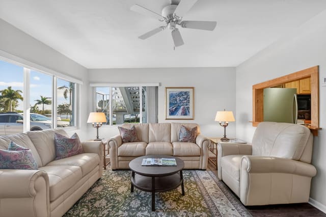 3160 Lake Osborne Dr 107, Lake Worth Beach, FL 33461