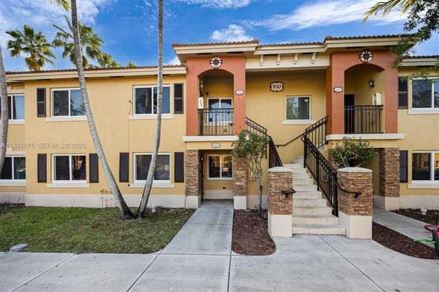 930 NE 33rd Terrace 102, Homestead, FL 33033