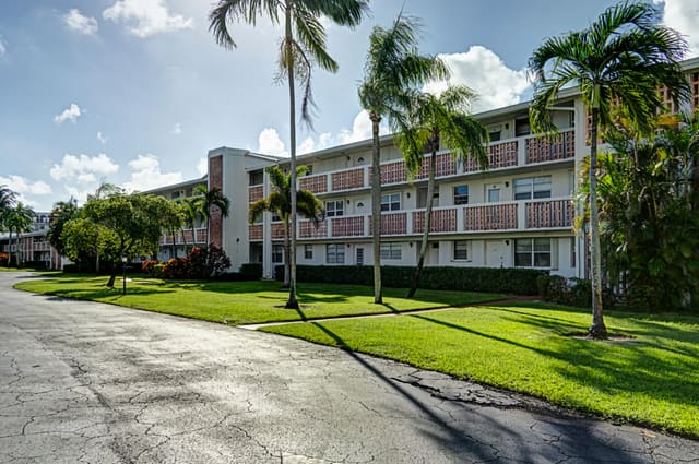 20 SE 13th Street A4, sold in Palm Royal Apts Inc Condo, Boca Raton, FL