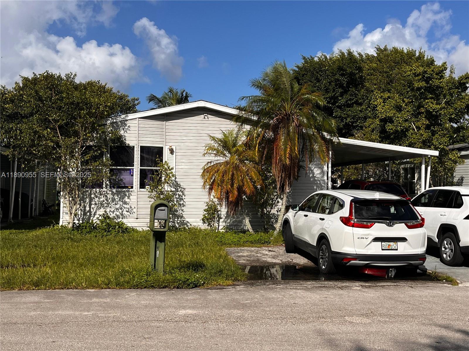 909 SW 131 Way, Davie, FL 33325, Davie